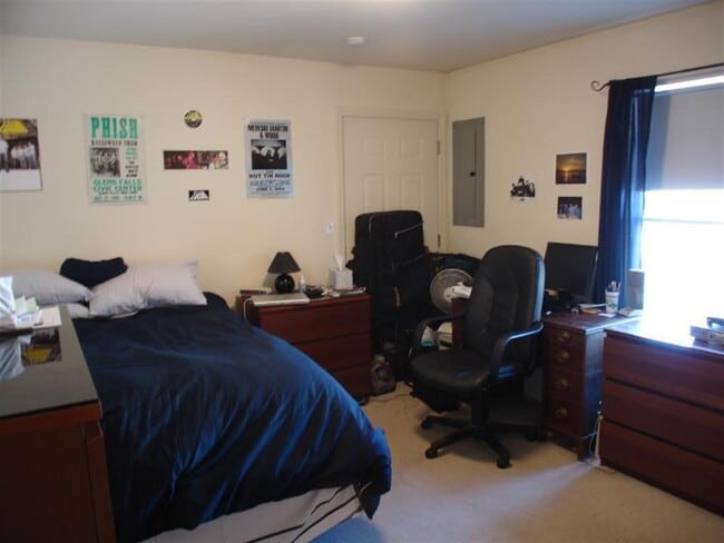 Building Photo - 3 Kent Ct