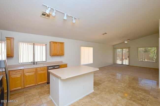 Building Photo - 10253 E Penstamin Dr