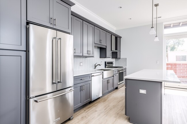 Foto del edificio - 7652 Madison St