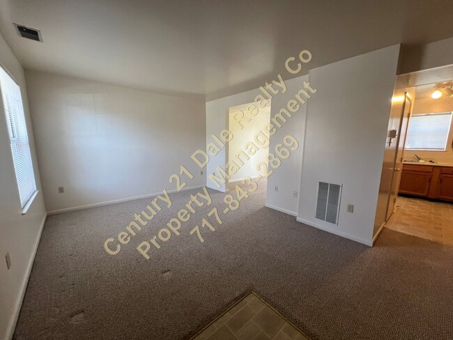 Building Photo - 2 BR 1.5 bath Condo in Central York School District