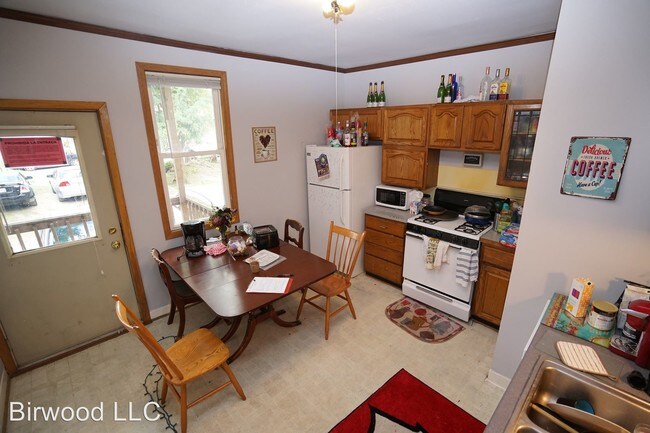 Foto del edificio - 526-528 W Mifflin St