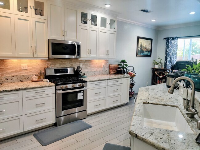 Building Photo - 10864 Ivy Hill Dr