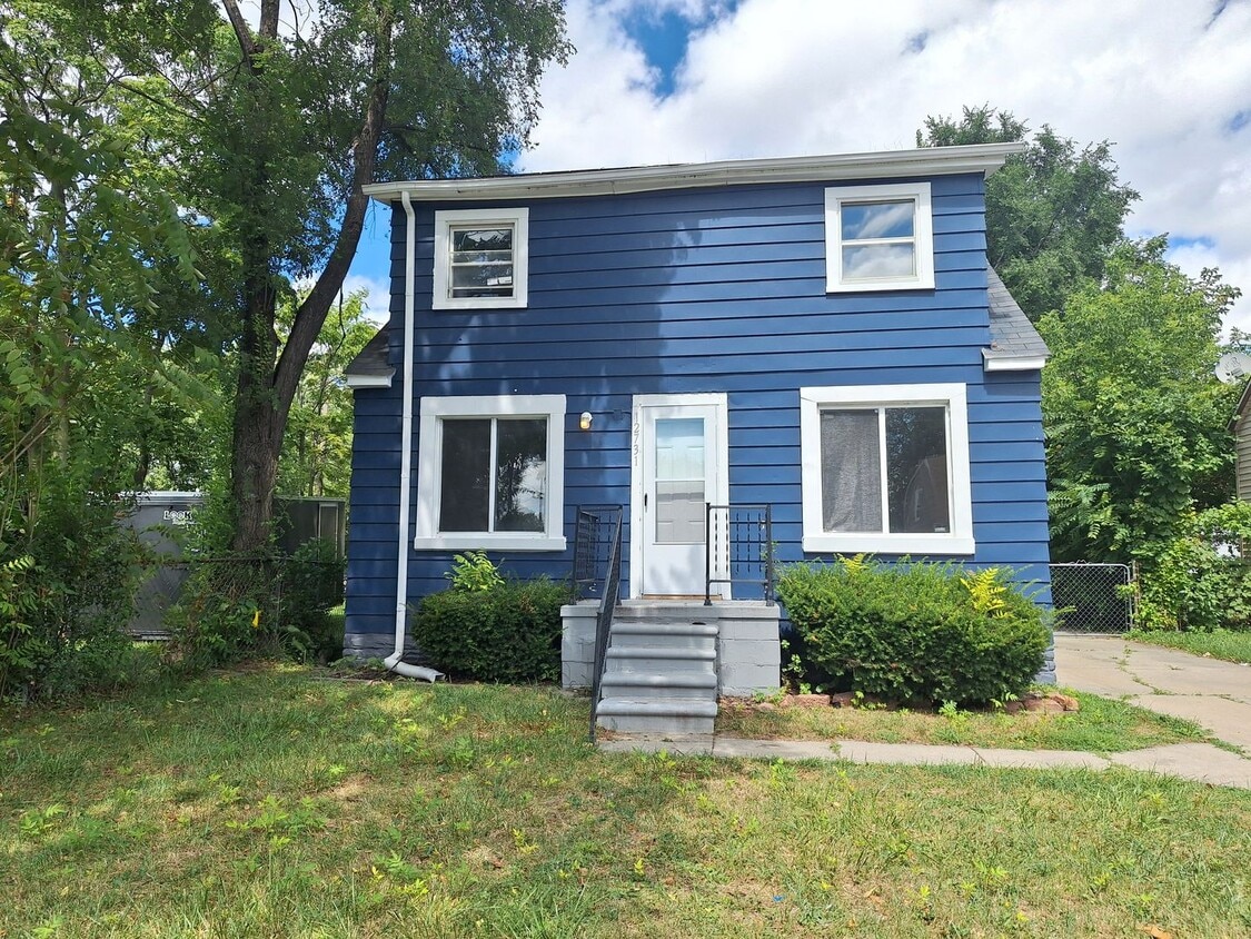 Foto principal - Spacious freshly updated 4 bedroom colonial
