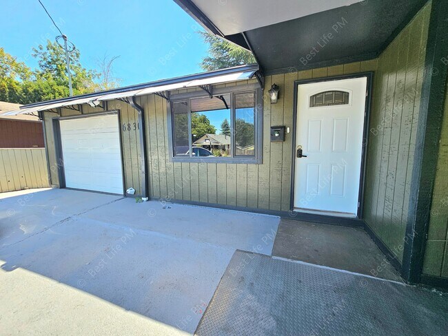 Foto del edificio - 6830 N Columbia Blvd