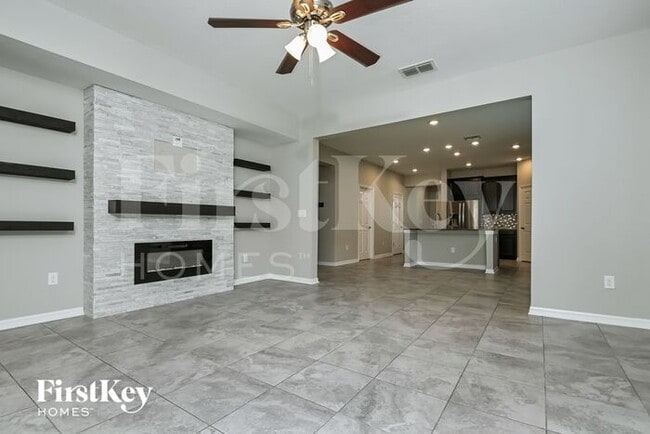 Foto del edificio - 4828 Rolling Greene Dr