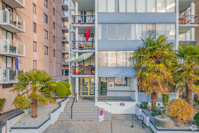 Photo du bâtiment - Oceanaire Apartments