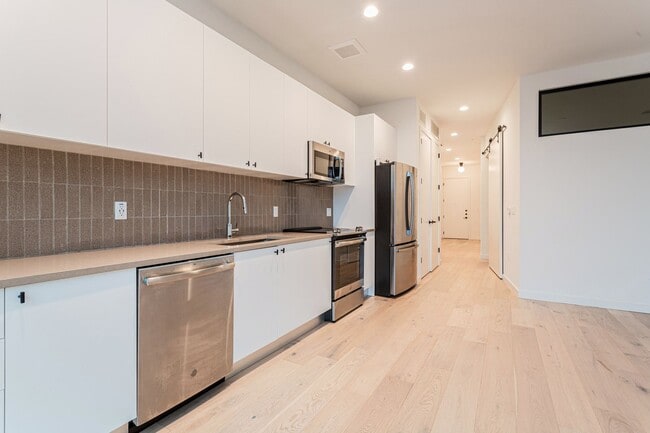 Building Photo - Light-Filled 2 Bed / 1 Bath – Wide-Plank Hardwood & W/D Included