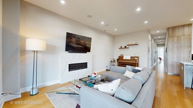 Foto del edificio - 3056 N Lincoln Ave