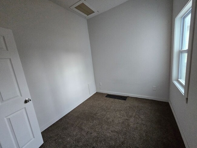 Building Photo - Charming 2 bed 1 bath house!