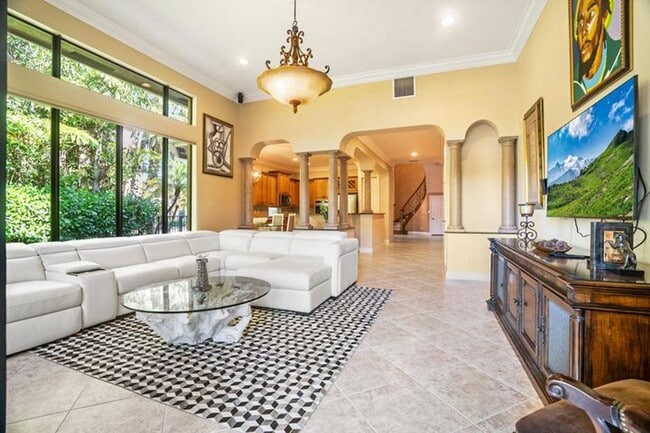 Building Photo - 3483 Collonade Dr