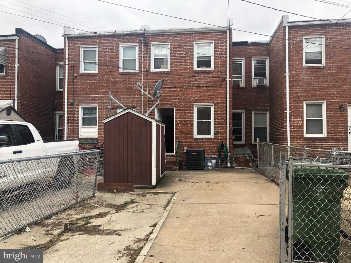 Primary Photo - 405 Gusryan St