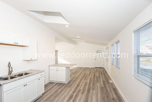 Foto del edificio - MOVE-IN SPECIAL: Move in this month and en...