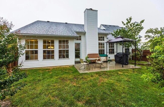 Foto del edificio - 4405 Lotus Ln