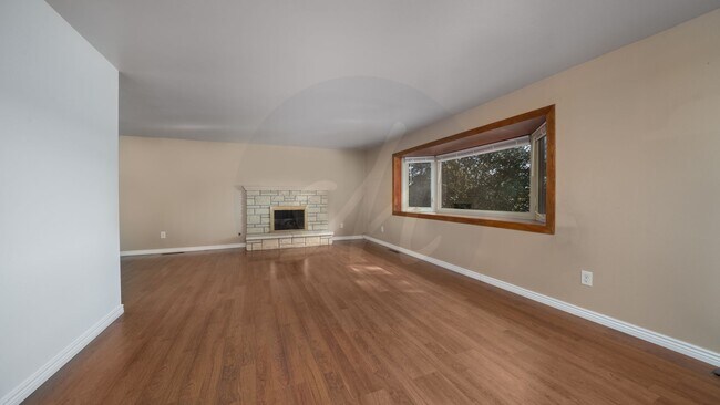Building Photo - Charming Palmer Park Home - 4BR/3BA with F...