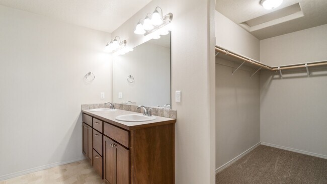 Foto del edificio - 3 Bedroom, 2 Bath Airway Heights Rancher that is less than 2 years old