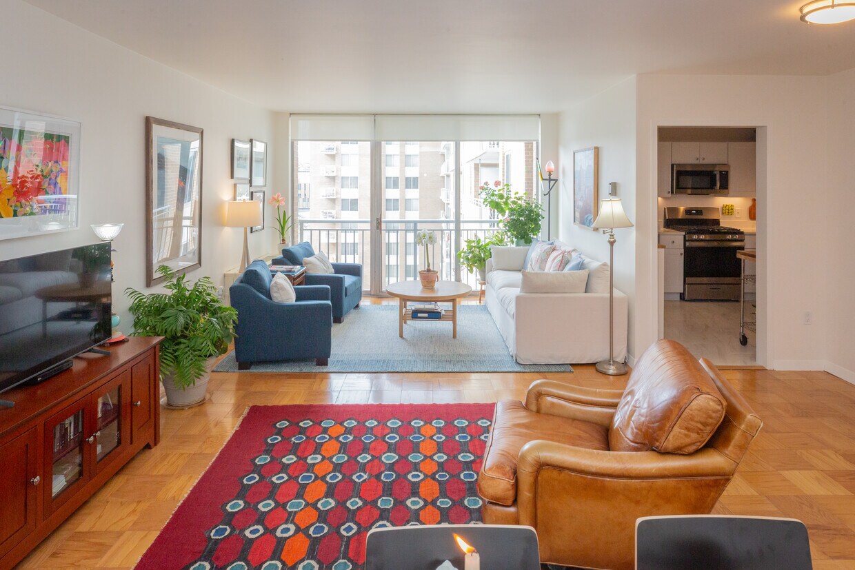 open floor plan - 3001 Veazey Terrace NW