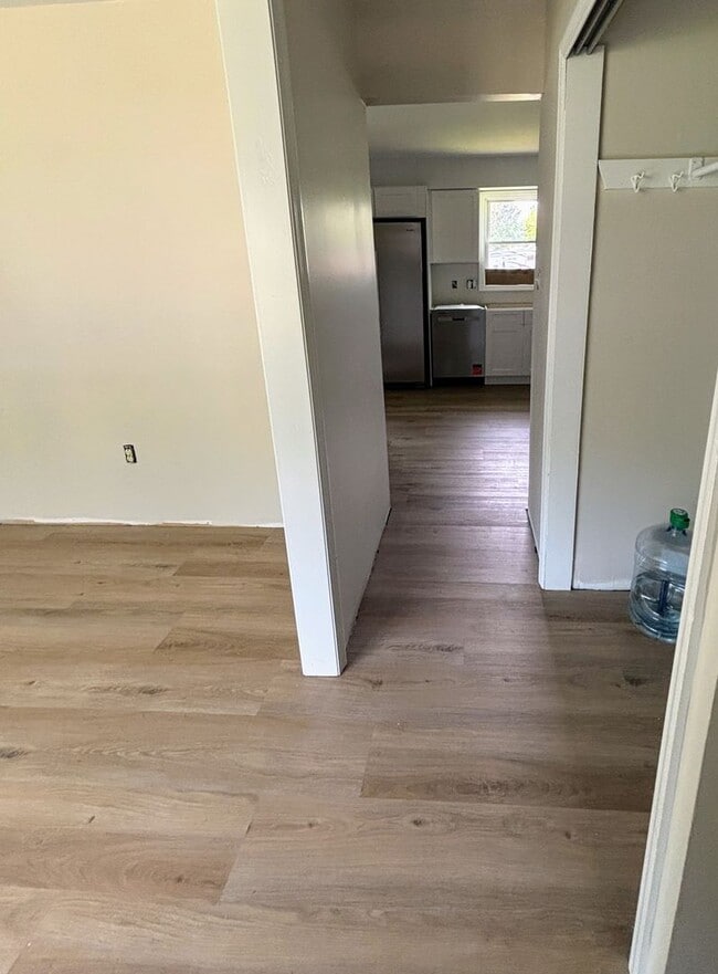 Building Photo - 5 Firethorn Ct