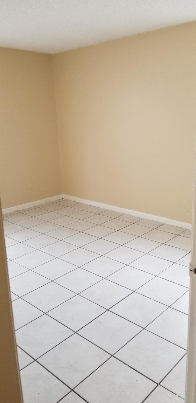 Building Photo - 4604  Clemens Street 1608 Lake Worth FL 33463