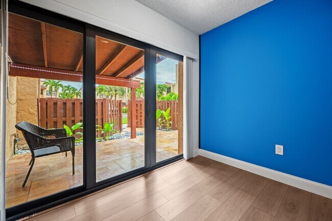 Building Photo - 2 Bed / 2 Bath Condo for Rent – Prime Miami Location
