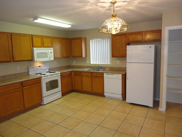 Building Photo - 443 S Sabrina