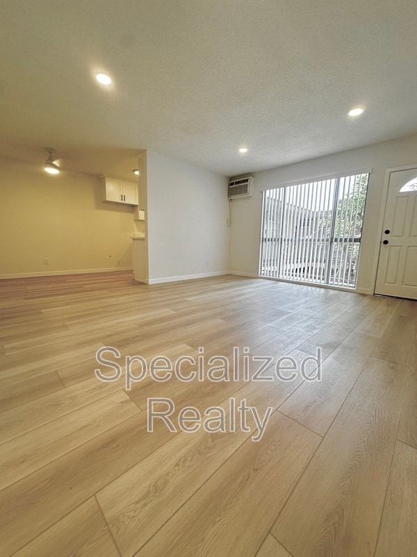 Foto del edificio - 504 Hill Dr