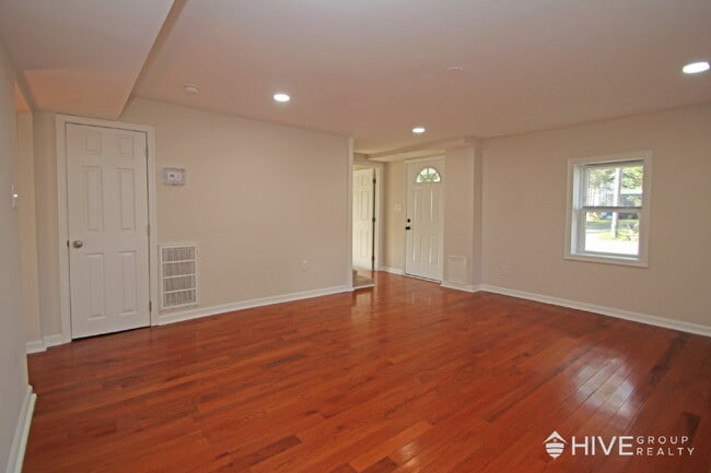 Building Photo - Fully Remodeled Home with Detached Garage ...