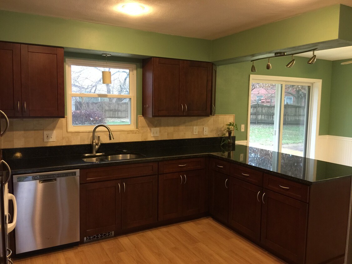 Kitchen - 304 Emily Cir