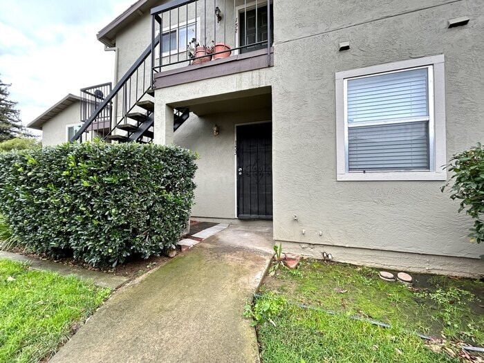 Beautiful Updated 1 Bedroom 1 Bathroom For Rent in Natomas! - Beautiful Updated 1 Bedroom 1 Bathroom For Rent in Natomas!