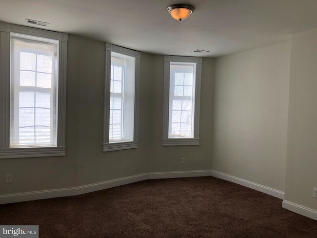 Foto del edificio - 724 Lennox St