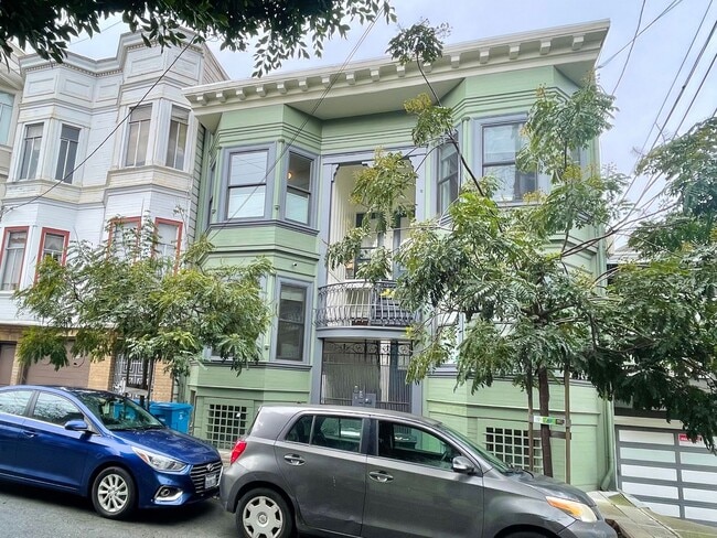 Building Photo - Mission Dolores Park Modern 2BR/1BA Deligh...