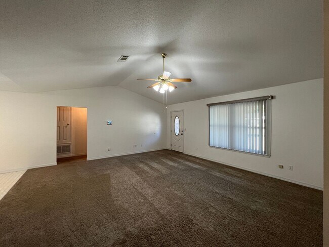 Foto del edificio - Beautiful 3 Bedroom Home