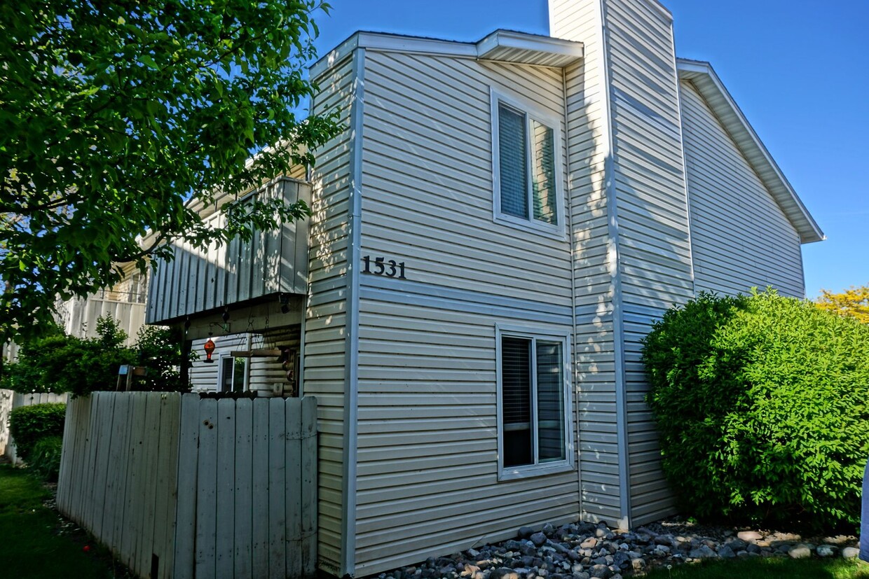 Primary Photo - Convenient & Cozy Ground Level Condo Near ...