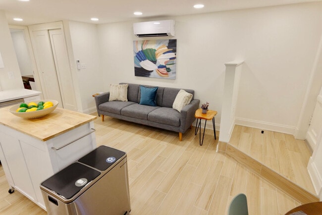 Building Photo - 921 South Carolina Ave SE