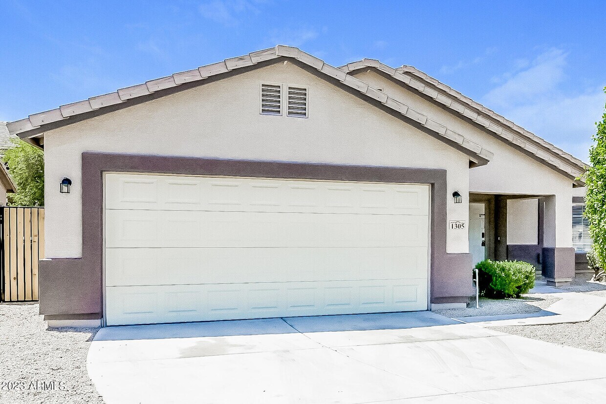 1305 W Maldonado Rd, Phoenix, AZ 85041 House for Rent in Phoenix, AZ