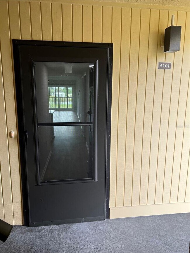 Foto del edificio - 14459 River Beach Dr