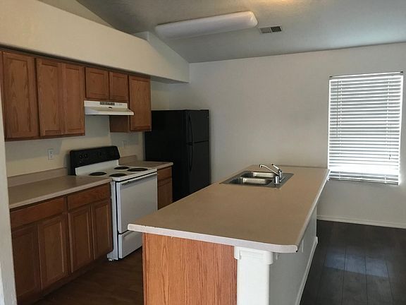 Building Photo - 136 Telstar Loop NW