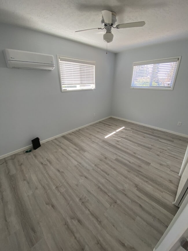 bedroom - 304 NE 45th St