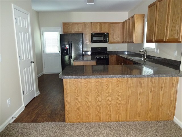 Foto del edificio - 208 Cole Ct