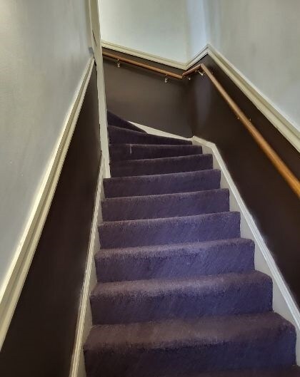 Hall up - 6810 S Green St