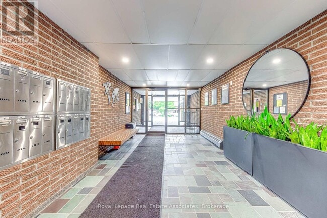 Building Photo - 63 Conroy Crescent