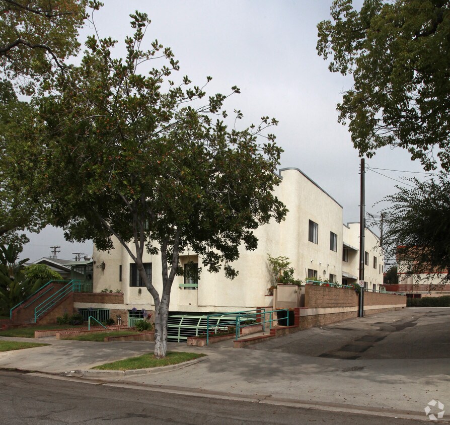 Building Photo - 1127 Spazier Ave