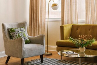 Building Photo - 925 Common St