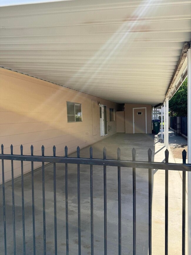 Foto del edificio - 74179 Mercury Cir W