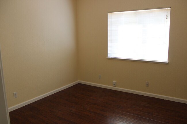 Foto del edificio - 1299 Hartley Way