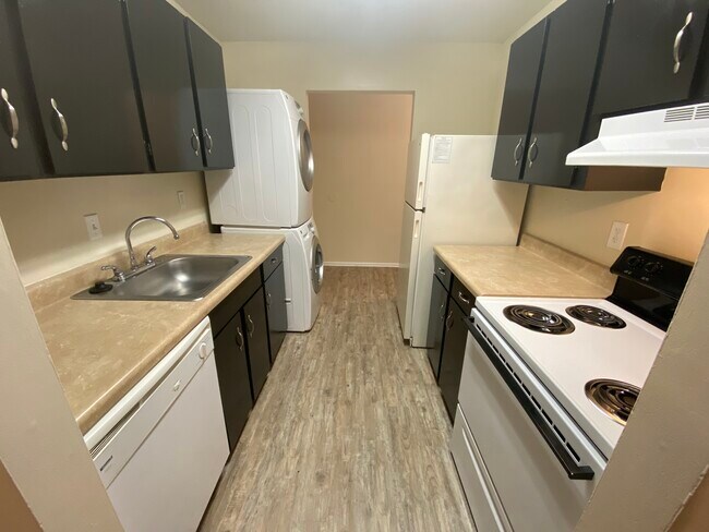 Kitchen - Forestbrook Apartments