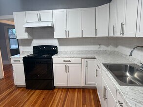 Building Photo - 5 Lothrop St