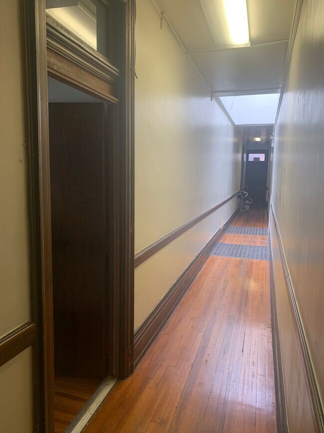 Building Photo - 1 Bedroom Apartment Downtown York at the Square