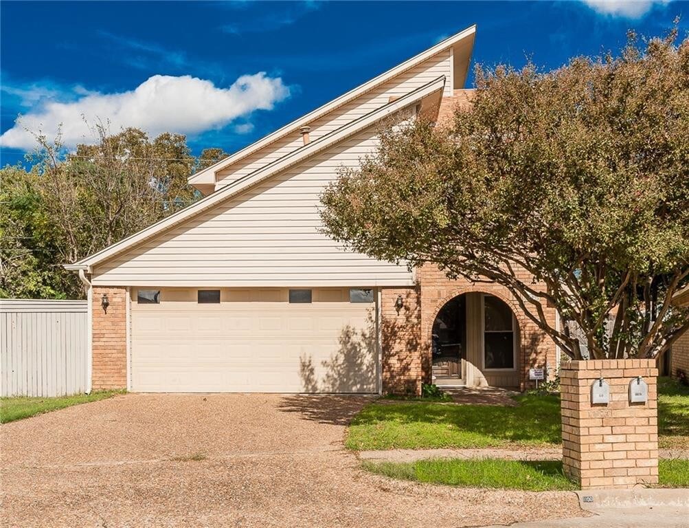 Primary Photo - 1100 Carrington Ct