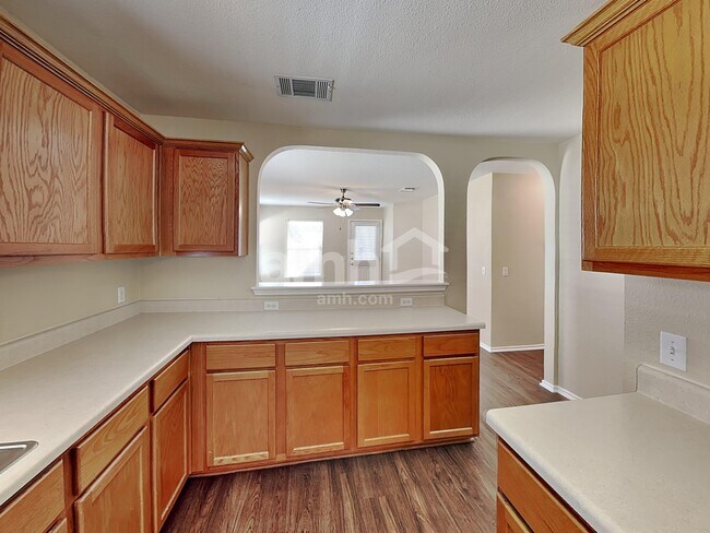 Foto del edificio - 224 Tolcarne Dr