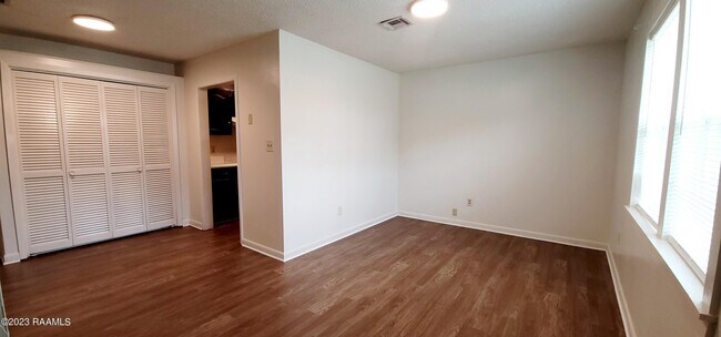Building Photo - 815 Granger St